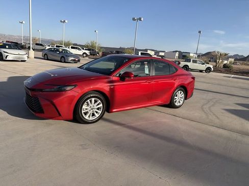 Used 2025 Toyota Camry LE image 8