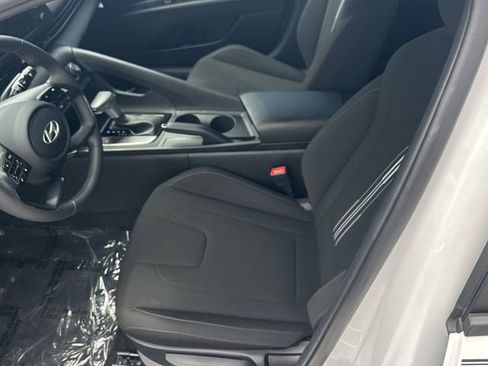 Certified 2025 Hyundai Elantra Sport image 15