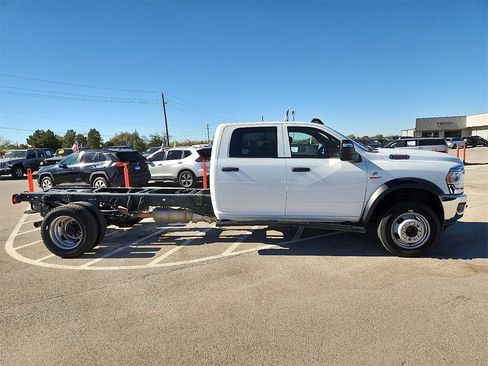 Used 2024 RAM 5500 Tradesman w/ Chrome Appearance Group image 5