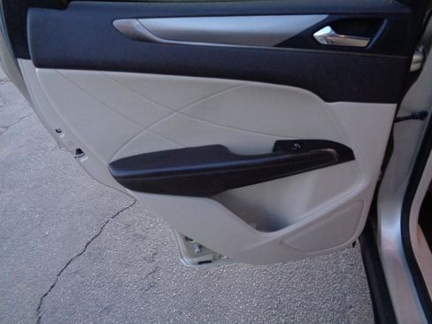 Used 2017 Lincoln MKC Premiere image 9