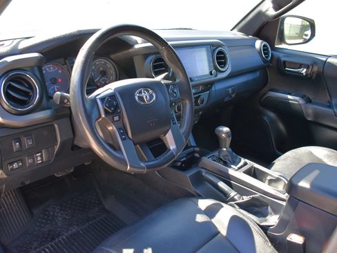 Used 2022 Toyota Tacoma TRD Off-Road w/ TRD Premium Off Road Package AWD/4WD image 47