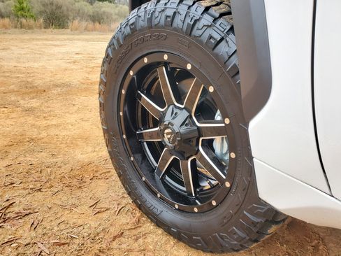 Used 2025 Toyota Tundra Limited image 2