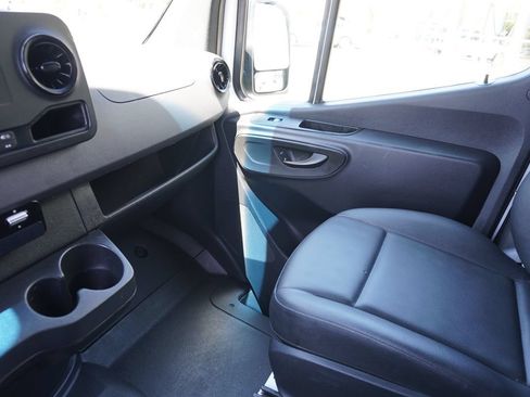 Used 2022 Mercedes-Benz Sprinter 2500 image 23