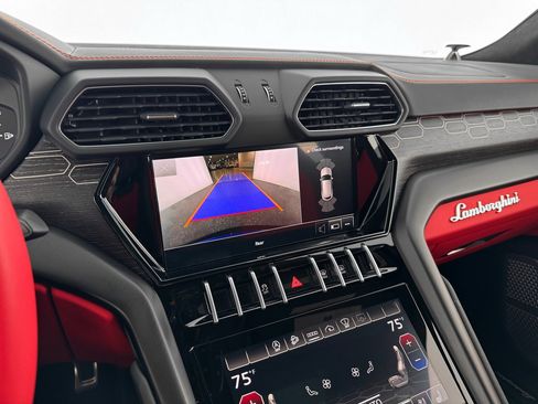 Used 2022 Lamborghini Urus image 32