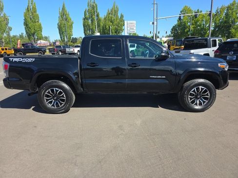 Used 2022 Toyota Tacoma TRD Sport AWD/4WD image 6