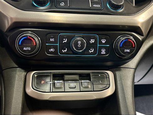 Used 2023 GMC Acadia Denali w/ Denali Technology Package image 16