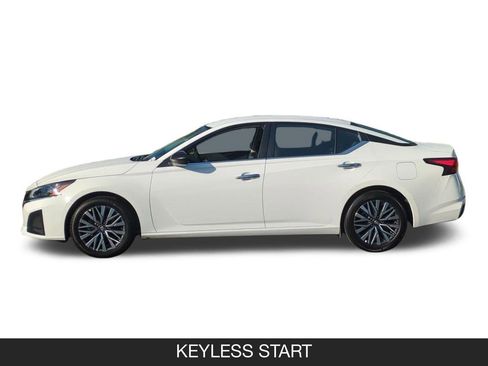 Used 2025 Nissan Altima 2.5 SV FWD image 5
