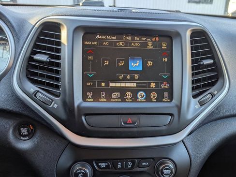 Used 2015 Jeep Cherokee Limited w/ Luxury Group image 15