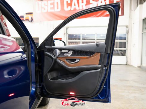 Used 2018 Mercedes-Benz GLC 300 4MATIC w/ Multimedia Package image 42