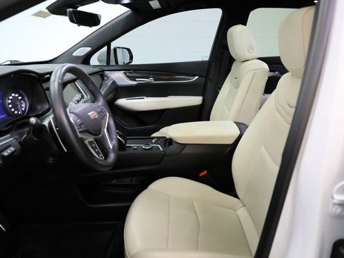 Used 2025 Cadillac XT5 Sportv w/ LPO, Red Accent Package AWD/4WD image 9