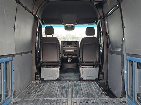 Used 2023 Mercedes-Benz Sprinter 2500 image 10