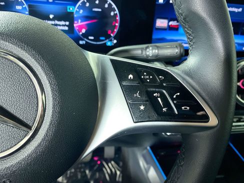 Used 2025 Mercedes-Benz GLB 250 GLB 250 image 13