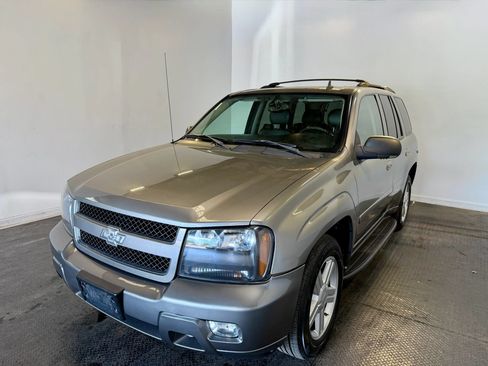 Used 2008 Chevrolet TrailBlazer LT w/ Off-Road Package AWD/4WD image 2