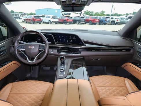 Used 2023 Cadillac Escalade Premium Luxury w/ LPO, Radiant Package AWD/4WD image 17