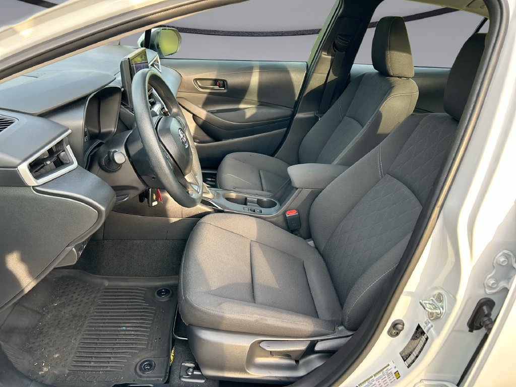 Used 2025 Toyota Corolla LE FWD image 11