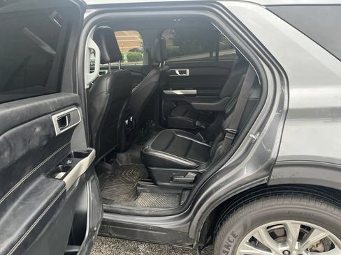 Used 2021 Ford Explorer XLT w/ Equipment Group 202A AWD/4WD image 11