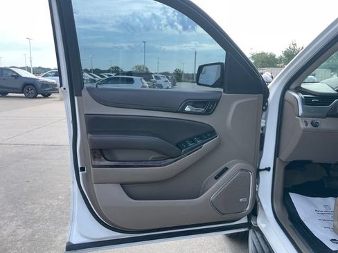 Used 2017 Chevrolet Suburban LT RWD image 20