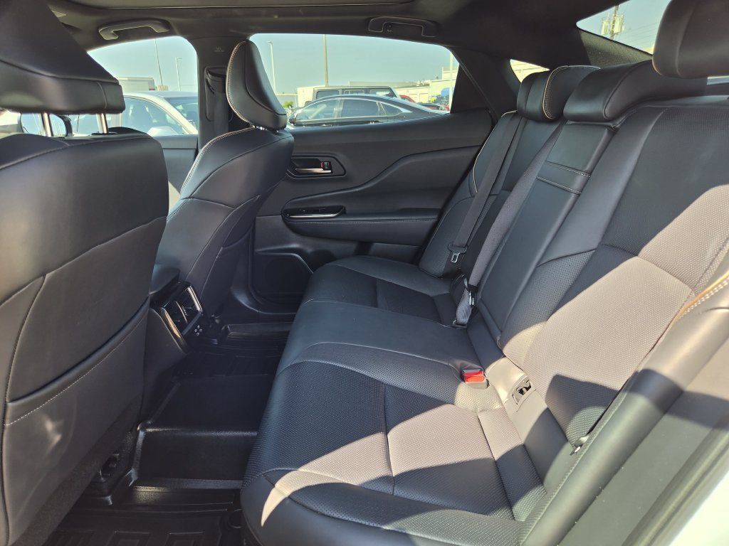 Used 2024 Toyota Crown Platinum AWD/4WD image 30