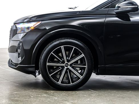 Used 2025 Audi Q4 e-tron Premium Plus w/ Premium Plus image 11