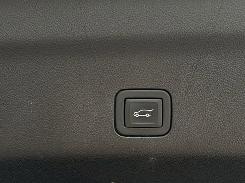 Used 2024 Chevrolet Tahoe LT RWD image 34
