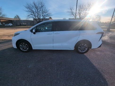 Certified 2024 Toyota Sienna LE image 6