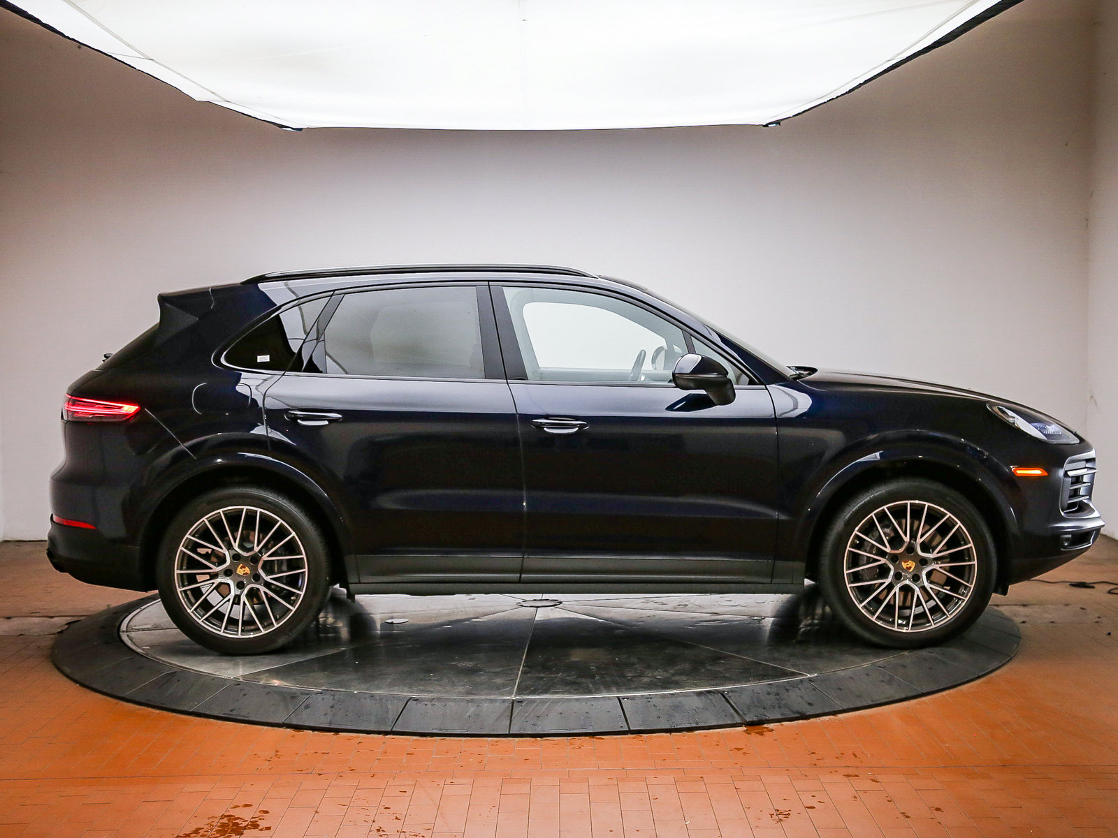 Certified 2023 Porsche Cayenne AWD/4WD image 8
