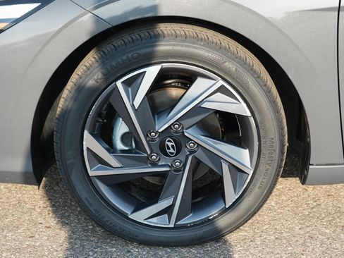 Used 2024 Hyundai Elantra Limited FWD image 27