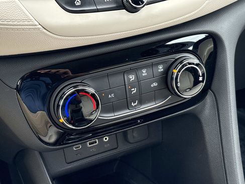 Used 2023 Buick Encore GX Preferred FWD image 22