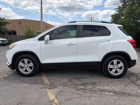 Used 2019 Chevrolet Trax LT w/ LT Convenience Package FWD image 3