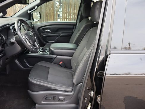 Used 2018 Nissan Titan SV w/ SV Convenience Package image 20