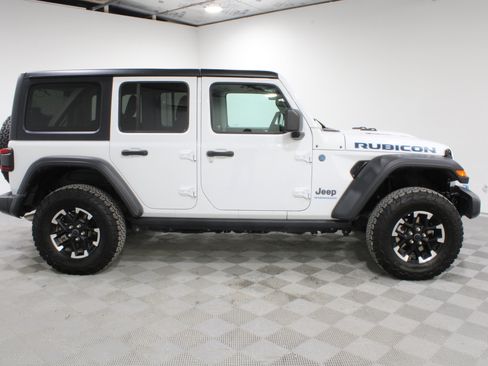 Used 2025 Jeep Wrangler Unlimited Rubicon 4xe w/ Convenience Group AWD/4WD image 26