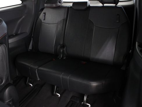 Used 2023 Toyota Sienna XSE FWD image 34