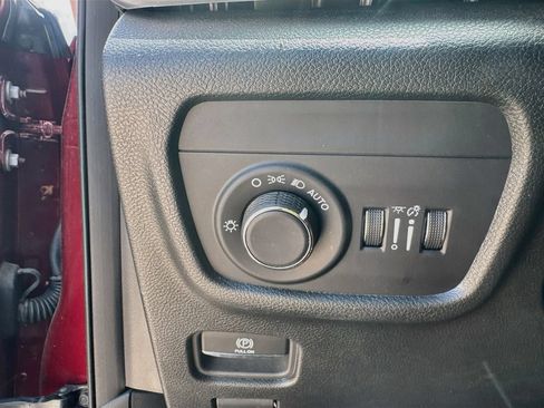 Used 2024 Jeep Grand Cherokee L Laredo RWD image 19