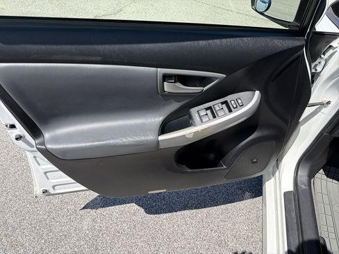 Used 2013 Toyota Prius Four w/ Deluxe Solar Roof Pkg FWD image 10