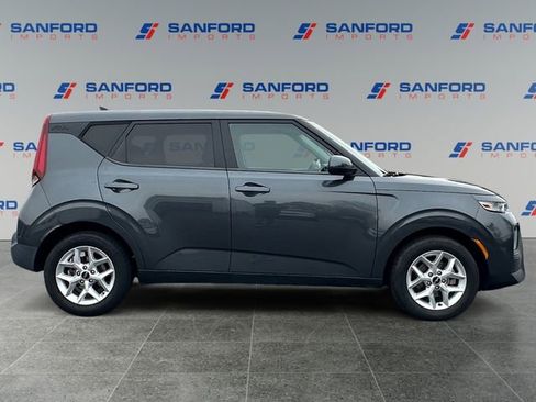 Used 2022 Kia Soul LX w/ Technology Package image 6