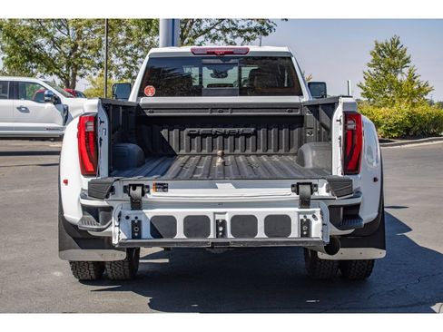 Used 2024 GMC Sierra 3500 Denali w/ Denali Reserve Package AWD/4WD image 14