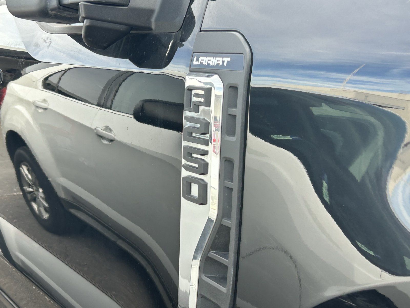 Used 2023 Ford F250 Lariat w/ Lariat Ultimate Package AWD/4WD image 6