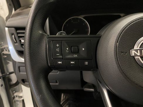 Used 2023 Nissan Rogue S FWD image 32