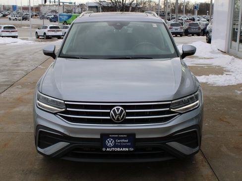 Certified 2022 Volkswagen Tiguan SE w/ Panoramic Sunroof Package image 2