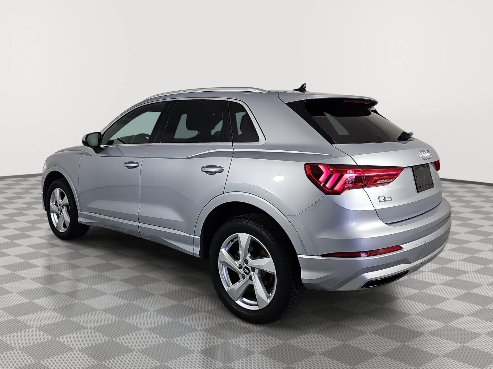 Used 2021 Audi Q3 2.0T Premium AWD/4WD image 6