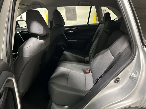 Used 2025 Toyota RAV4 XLE AWD/4WD image 22