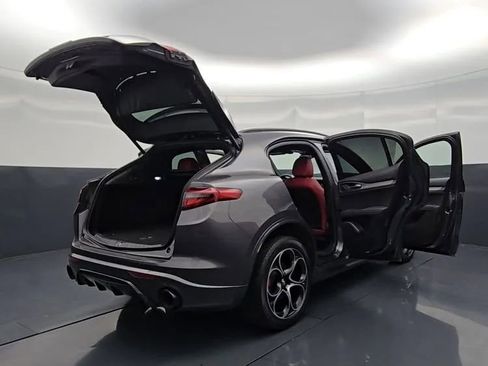 Used 2023 Alfa Romeo Stelvio Veloce AWD/4WD image 13