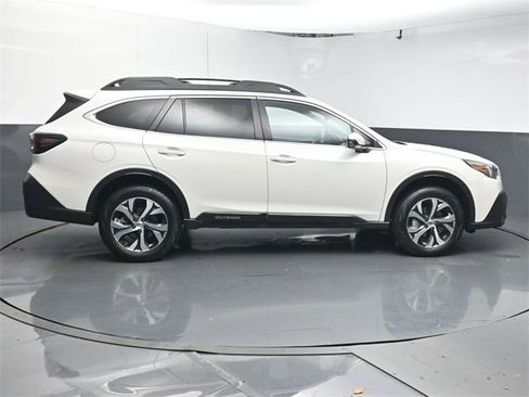 Used 2022 Subaru Outback Limited image 10