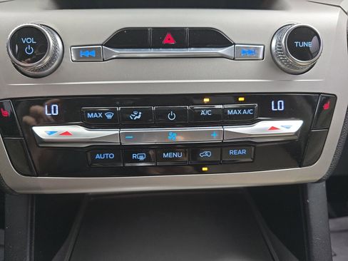 Used 2021 Ford Explorer XLT image 27