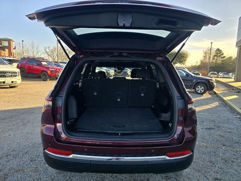 Used 2024 Jeep Grand Cherokee Laredo image 19