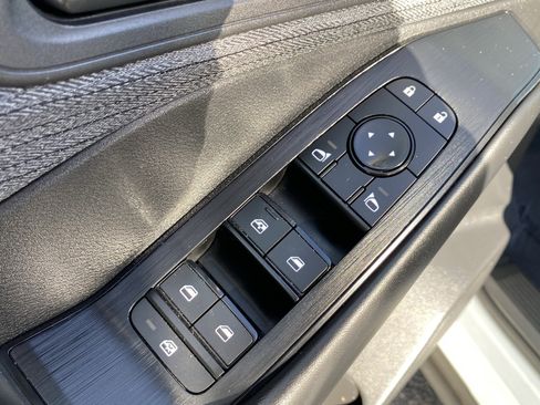 Used 2023 Nissan Rogue S image 18