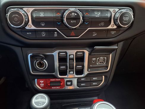 Used 2020 Jeep Wrangler Unlimited Rubicon AWD/4WD image 25