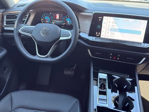 New 2026 Volkswagen Atlas SE FWD image 25