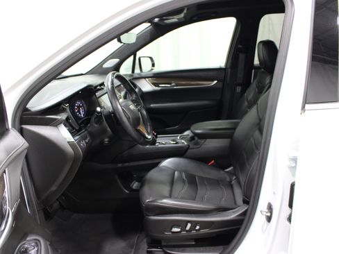 Used 2022 Cadillac XT6 Premium Luxury w/ Platinum Package AWD/4WD image 3