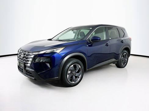 Used 2024 Nissan Rogue SV image 3